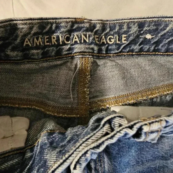 American Eagle Distressed Jeans - Relaxed Fit - Picture 3 of 8
